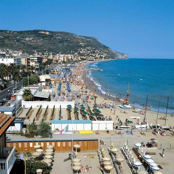 Ferienwohnung Milanomare Pietra Ligure Exterior foto